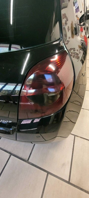 Pose d'un film solaire sur vitres et par brise ( par soleil ) pour une protection optimale pour ce client atteint de problème de peau 
